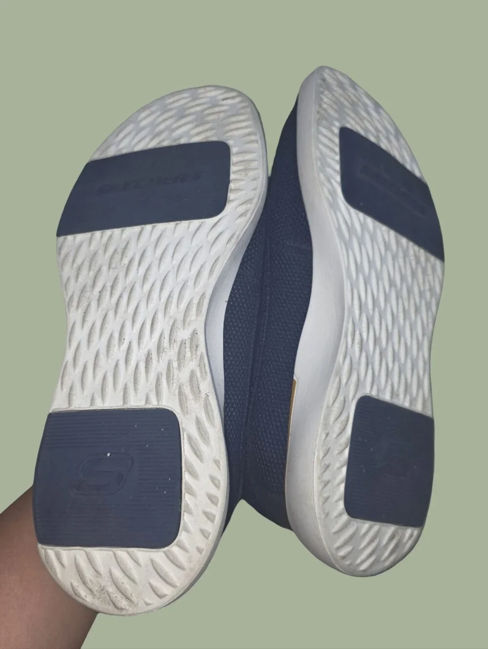 Skechers Sneakers Shoes Goga Mat Arch Memory Foam Relaxed Fit Men’s Size 9.5